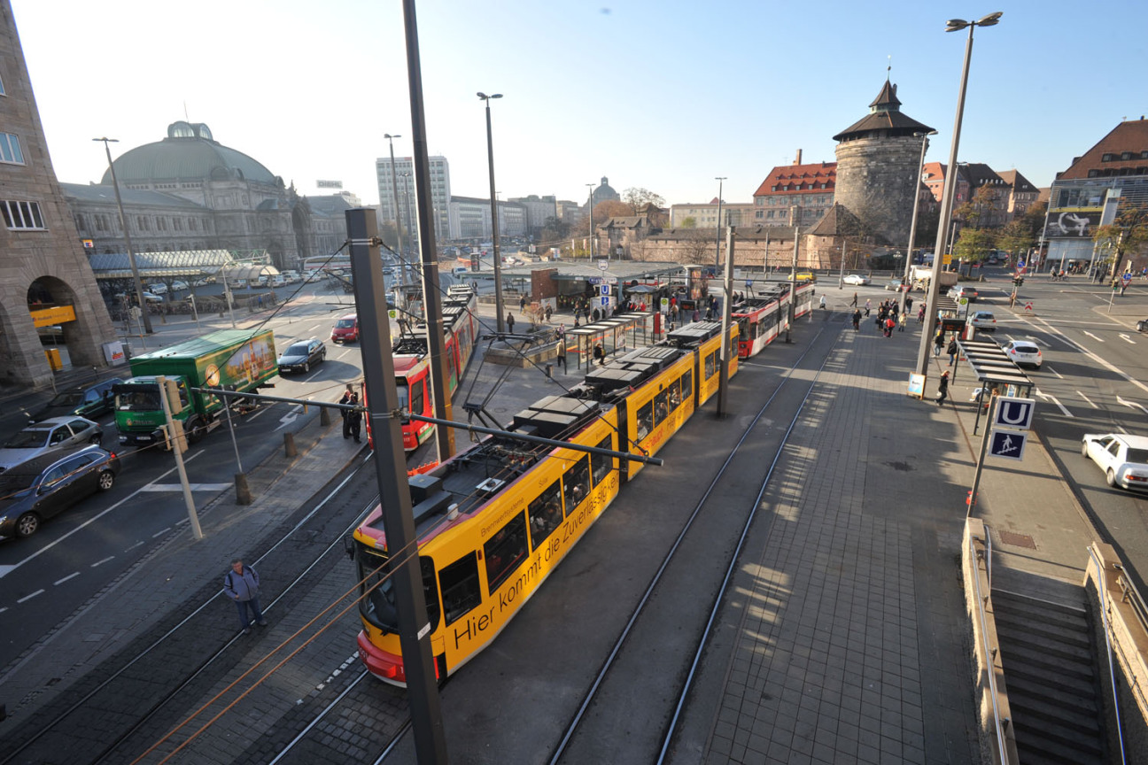Straßenbahninsel vor dem Hauptbahnhof Nürnberg, Bild © Claus Felix / VAG Nürnberg