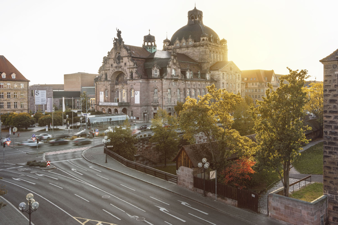 Opernhaus und Frauentorgraben von der Grasergasse aus gesehen., Bild © Matthias Dengler / Staatstheater Nürnberg
