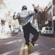 Hip-Hop-Tänzer auf einer Straße