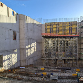 ( Bild: Heike Bauer / Stadt Nürnberg ) Zuschauerraum mit Blick auf den Orchestergraben und die Hauptbühne.