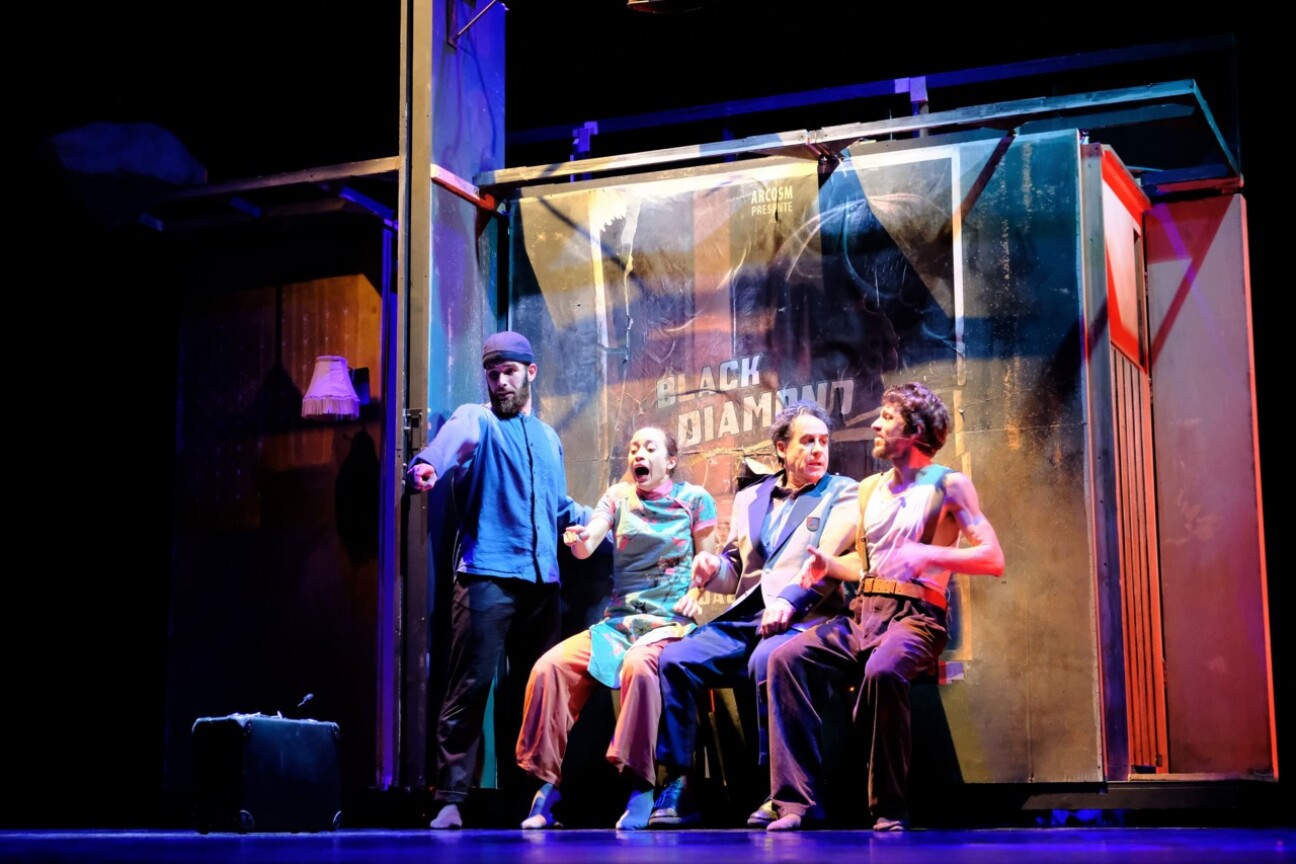 Szene aus dem Theaterstück Sens., Bild © Jacqueline Ledoux