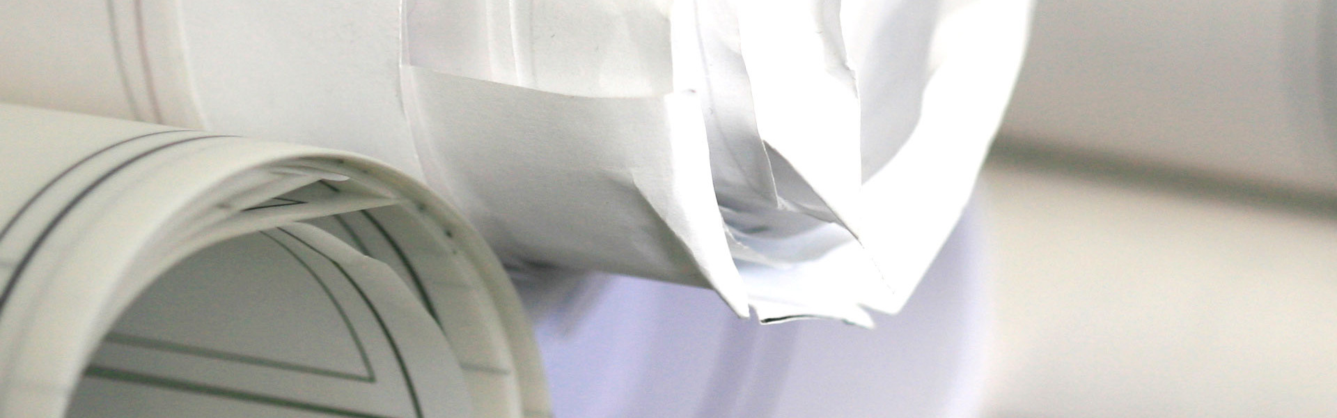 eingerollte Papierpläne