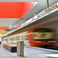 Vollautomatische U-Bahn im Bahnhof Sündersbühl