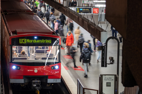Die U-Bahn-Linie 3 macht Halt am Nürnberger Hauptbahnhof.