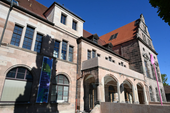 Fassade des Künstlerhauses in Nürnberg.