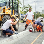 Arbeiter auf einer Straßenbaustelle in Nürnberg.