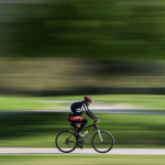 Schneller Radfahrer unterwegs.