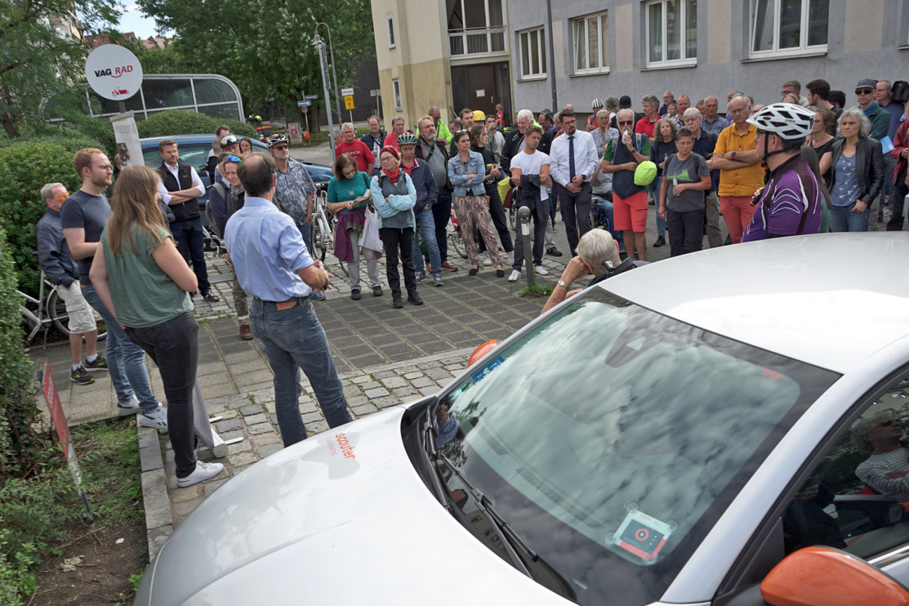 Mobile Bürgerversammlung am Mobilpunkt Schoppershof, Bild © Johannes Barthel / Stadt Nürnberg