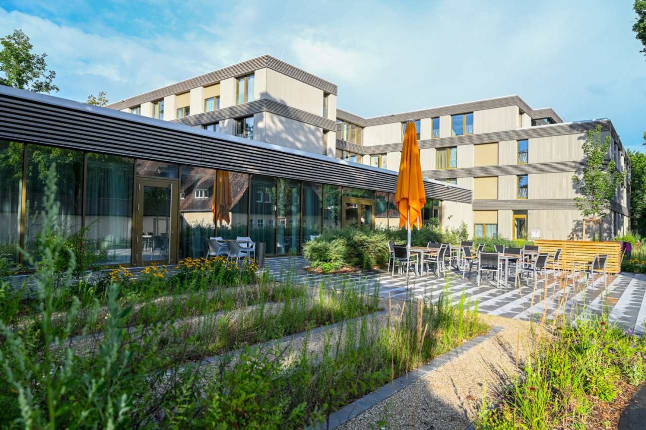 Bild © Christine Dierenbach / Stadt Nürnberg Der Vorplatz des August-Meier-Hauses in Nürnberg, Bild © Christine Dierenbach / Stadt Nürnberg