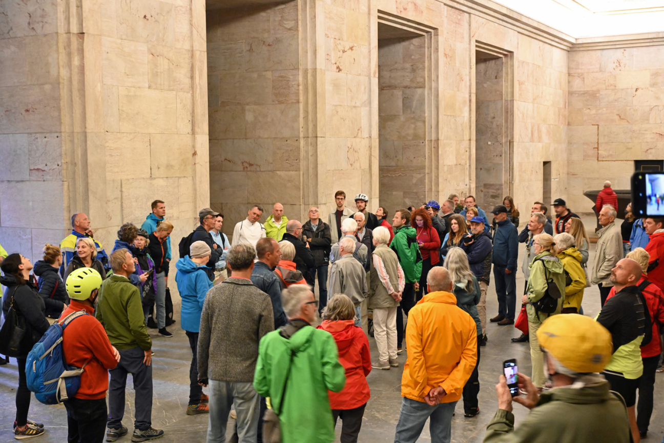 Bild © Christine Dierenbach / Stadt Nürnberg Teilnehmende der Mobilen Bürgerversammlung im "Goldenen Saal" der Zeppelintribüne, Bild © Christine Dierenbach / Stadt Nürnberg