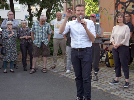 Foto: Ober·bürgermeister Marcus König bei einer OB-Tour im Juni 2023., Bild © Leopold Werner / Stadt Nürnberg