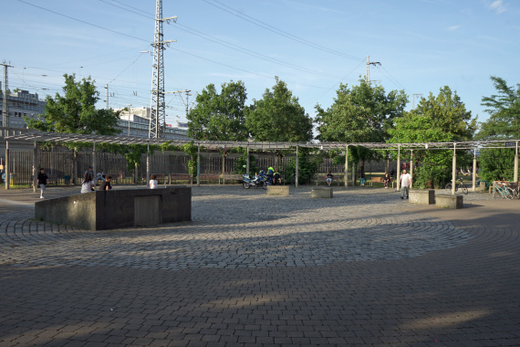 Blick auf den Willy-Prölß-Platz in der Nürnberger Südstadt