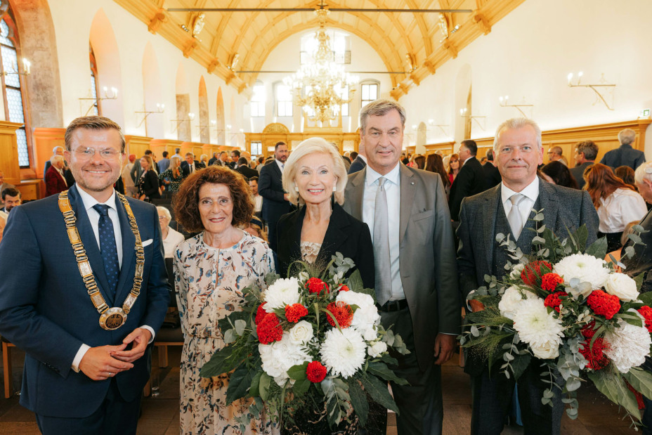 Nürnbergs Oberbürgermeister Marcus König, Laudatorin Dr. Rachel Salamander, Ehrenbürgerin Prof. Dr. Julia Lehner, Laudator Ministerpräsident Dr. Markus Söder und Ehrenbürger Dr. Ulrich Maly (v. l. n. r.) beim Festakt im Historischen Rathaussaal.