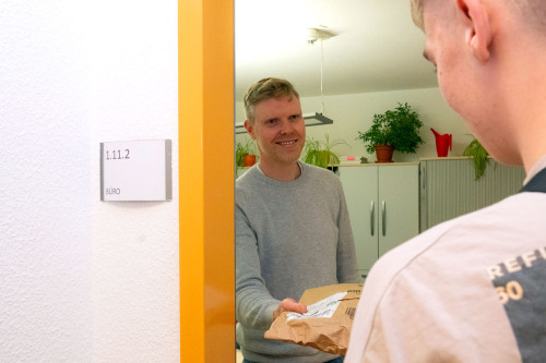 Peter Rubenbauer ist Betreuer im Haus der Athleten. © Christine Dierenbach / Stadt Nürnberg
