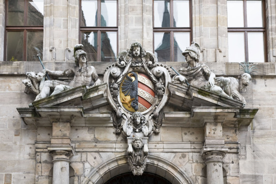 Detail des Eingangsportals zum Alten Rathaus
