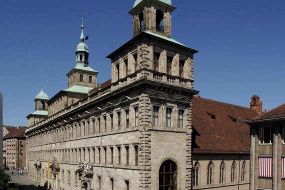 Blick auf das Alte Rathaus: Der Wolffsche Bau in Nürnberg