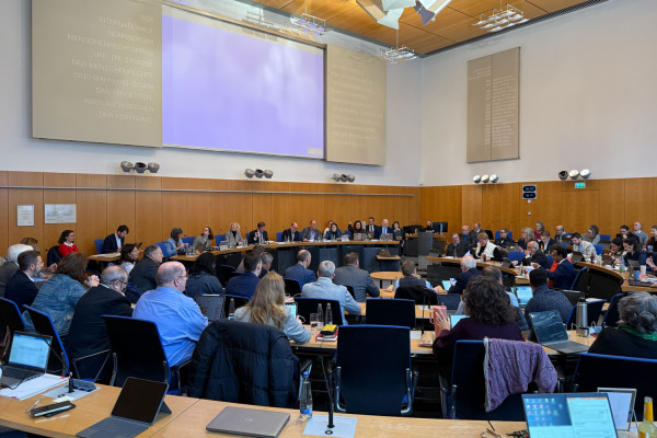 Haushaltsberatungen im Nürnberger Stadtrat am 20. November 2025. Im Bild sind die Stadtspitze und die Stadträtinnen und Stadträte zu sehen.