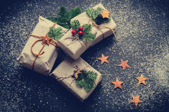 Weihnachtsgeschenke und Sterne