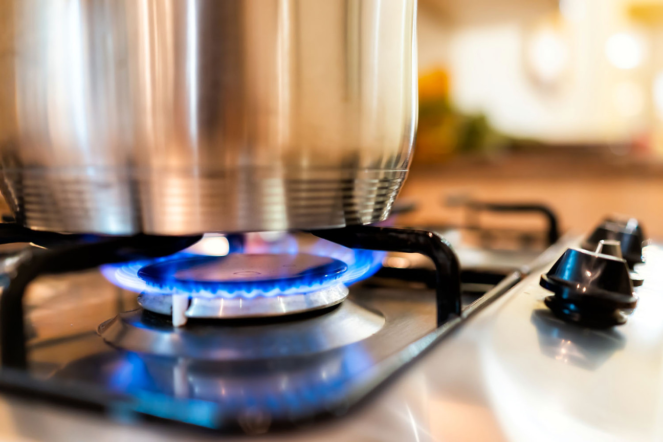Bild © AdobeStock Nahaufnahme einer Flamme eines Gasherds., Bild © AdobeStock