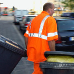 Ein Müllmann bei der Arbeit