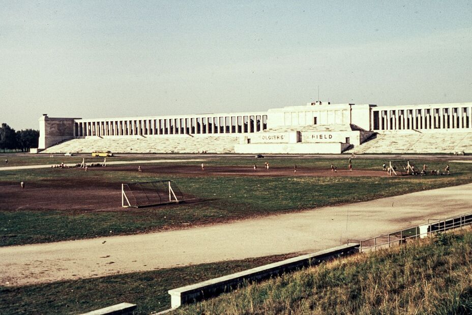 Bild © Stadtarchiv Nürnberg Zeppelinfeld um Zeppelintribüne 1947, Bild © Stadtarchiv Nürnberg